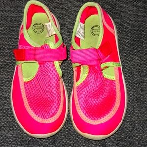Wonder Nation water shoes